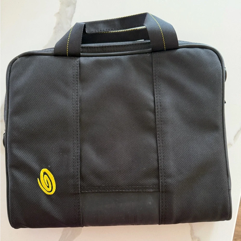 Timbuk2 Slim Computer Case padded Like NEW 10.5” x 12” handle black laptop ipad